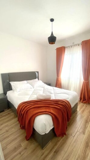 2 habitaciones, tabla de planchar con plancha, wifi y ropa de cama