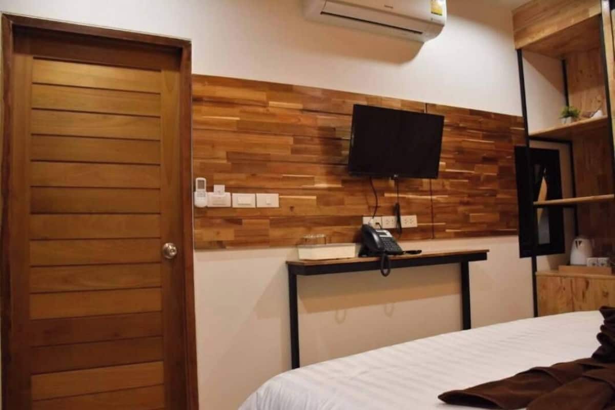 1 bedroom, premium bedding, minibar, free WiFi