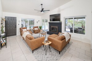 Smart TV - Peoria Oasis on Golf Course: Pool & Putting Green! (Peoria)