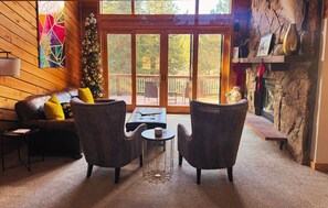 Smart TV, fireplace, books, offices