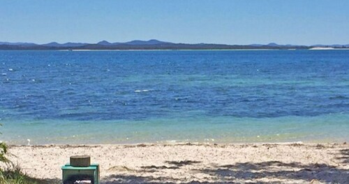 Small dog friendly 4-49 Bonito St - air con & Wi-Fi