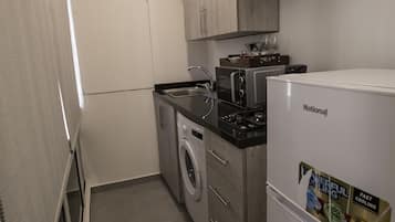 微波爐、廚房用具/餐具/器皿、清潔用品、紙手巾