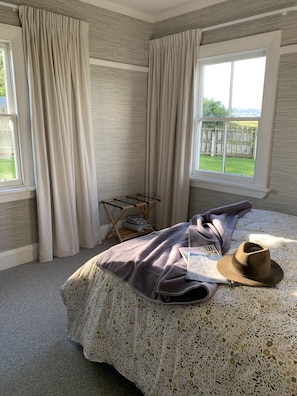 2 bedrooms, bed sheets - Private farm cottage, lovingly restored with no extra charges (Gimmerburn)