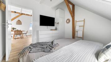 2 dormitorios, tabla de planchar con plancha, cuna de viaje