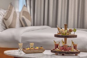 Mirage Junior Suite | Minibar, in-room safe, blackout drapes, free cribs/infant beds