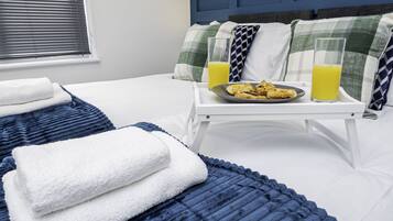 4 bedrooms, desk, iron/ironing board, WiFi