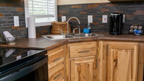 Fridge, microwave, oven, stovetop - New! Lux Cabin, Bicycling on lush verdant trails (Satin)
