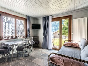 TV - Cozy 2-room chalet with terrace, 3 pers, parking, WiFi, pets allowed (Châtel)