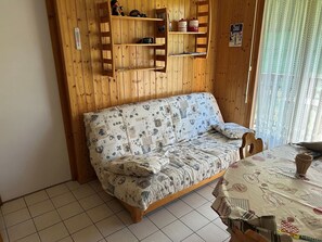 Interior - Charming 3-room apartment, 6 pers., pet friendly, parking in Châtel (Châtel)
