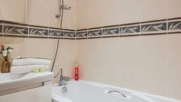 Business Apartment | Bathroom | Bathtub, hair dryer, towels, soap