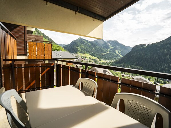 تناول الطعام بالخارج