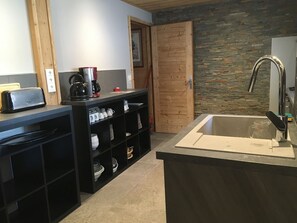 Interior - Spacious Chalet for 14 with 6 Bathrooms, Fireplace, and Balconies in Châtel (Châtel)