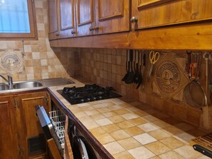 Fridge, microwave, oven, dishwasher - Charming 2-BR Apt for 6 with Balcony, Near Super-Châtel Lift (Châtel)