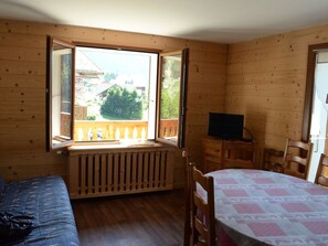 TV - Châtel Apartment 80m², 3 bedrooms, 8 guests, pets welcome, parking available (Châtel)