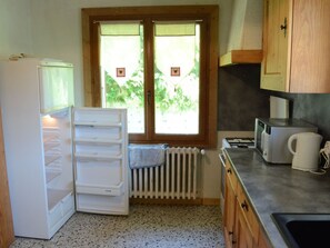 Fridge, microwave, oven, dishwasher - Châtel Apartment 80m², 3 bedrooms, 8 guests, pets welcome, parking available (Châtel)