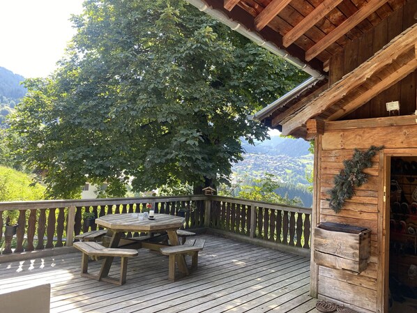 Outdoor dining - 4-Room Chalet, 8 People, Wifi, Parking, Châtel (Châtel)