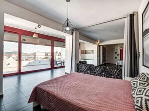 2 chambres, fer et planche Ă repasser, Wi-Fi, literie fournie