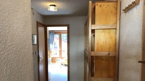 Unclassified image, 4 of 11, button - Chalet in Châtel, Near Slopes, 5 Pers, Parking Included (Châtel)