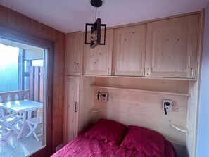 1 bedroom - 2-room apartment, 4 people, balcony, parking (Châtel)
