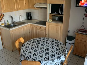 Fridge, microwave, coffee/tea maker, toaster