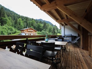 Outdoor dining - Large 7-room chalet, 15 people, sauna, jacuzzi in Châtel (Châtel)