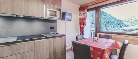 Réfrigérateur, micro-ondes, four, lave-vaisselle