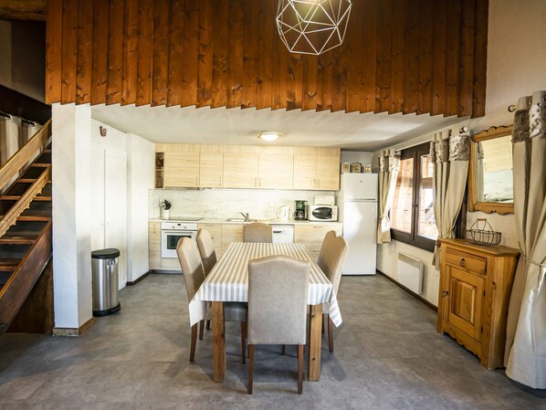 Refrigerador, microondas, horno y lavavajillas 