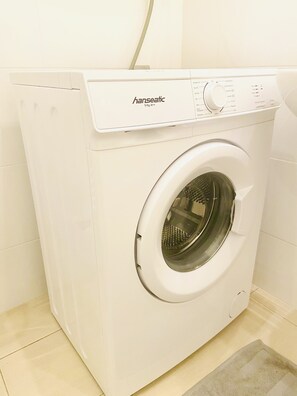 Interior - Moderne, Renovierte Wohnung in Historischem Gründerzeithaus (Wien)