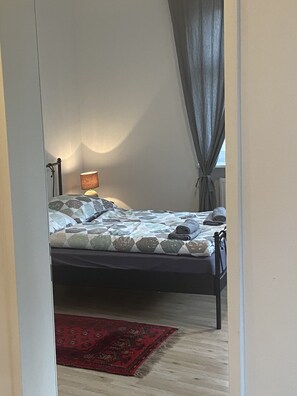 1 habitación, tabla de planchar con plancha, wifi y ropa de cama 