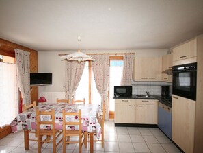 Dining - 3-Room Apartment for 6 ppl with Balcony in Châtel (Châtel)
