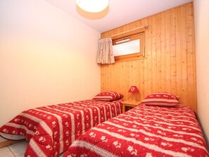 2 bedrooms, free WiFi - 3-Room Apartment for 6 ppl with Balcony in Châtel (Châtel)
