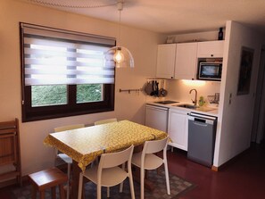 Réfrigérateur, micro-ondes, four, lave-vaisselle