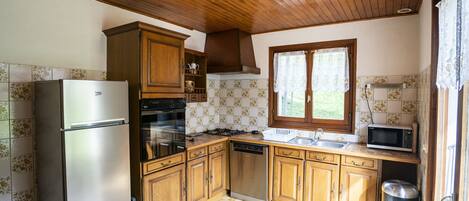 Kühlschrank, Mikrowelle, Ofen, Geschirrspüler