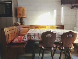 Dining - Cozy studio for 4 with balcony and WIFI in Châtel (Châtel)