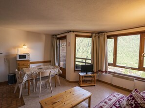 Dining - Studio for 4 in Châtel, parking, pets allowed (Châtel)