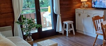 2-Room Apartment, Sleeps 5, Near Lift, Balcony