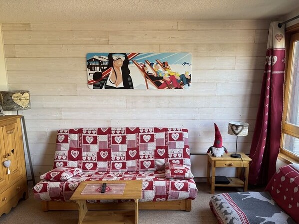 TV - **Charming Studio for 4 with Balcony, 800m from Super-Châtel Lift** (Châtel)