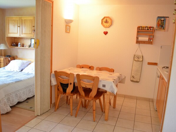 1 bedroom, WiFi - Cozy 2-room apartment, 5 ppl, pet-friendly, parking (Châtel)
