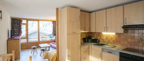 Refrigerador, microondas, horno y lavavajillas