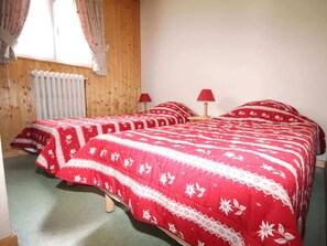 4 bedrooms, free WiFi - Apartment in Châtel, 5 rooms, 10 people, near center, parking (Châtel)