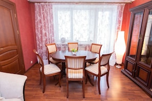 Classic Apartment | Living area | 42-inch flat-screen TV with cable channels - Comfortable apartment (Minsk)