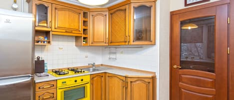 Classic Apartment | Private kitchen | Fridge, microwave, stovetop, electric kettle