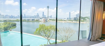 YOHO Resorts World Hotel