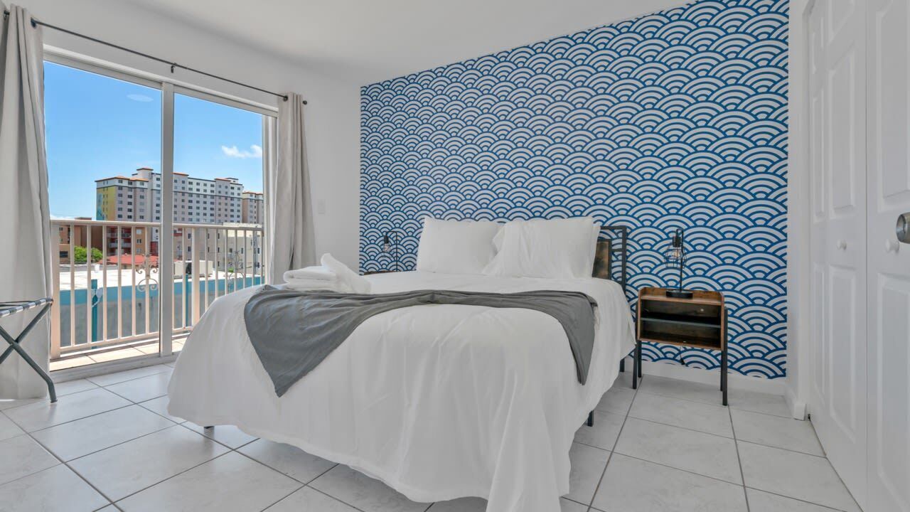 Modern Apartment near Downtown / Beach 15 min
