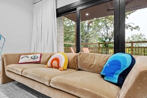 Televisión, videojuegos, reproductor de DVD, estéreo