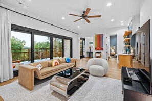 TV, videogiochi, lettore DVD, impianto stereo