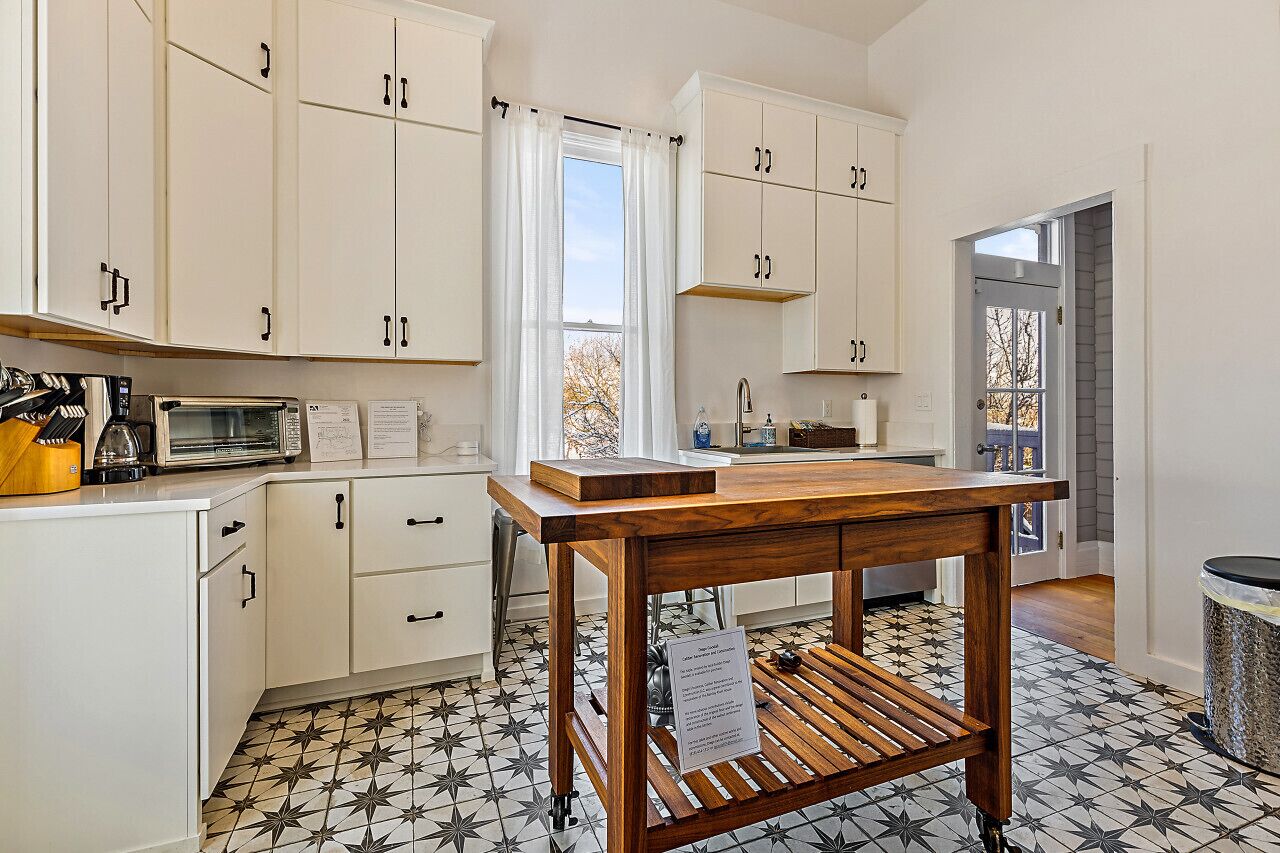 冰箱、微波炉、烤箱、炉灶