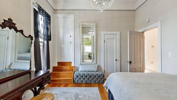 2 bedrooms, desk, iron/ironing board, travel crib