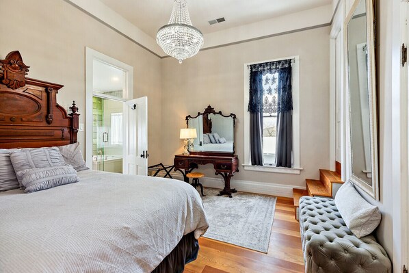 2 bedrooms, desk, iron/ironing board, travel cot