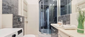 Cozy Studio in Quiet Neighborhood | Balcony, Parking